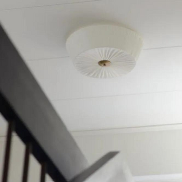 Plisseeritud plafoonlamp, vanavalge