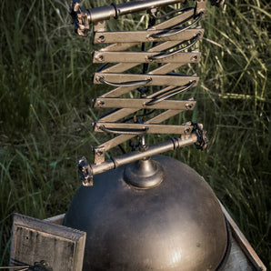 Rauast käärliigendiga laelamp
